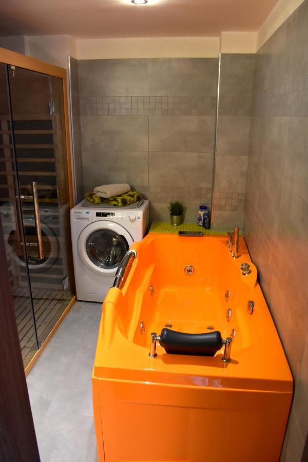 New Central Rooftop With Private Wellness, Sauna & Whirlpool Bath Prag Exteriör bild