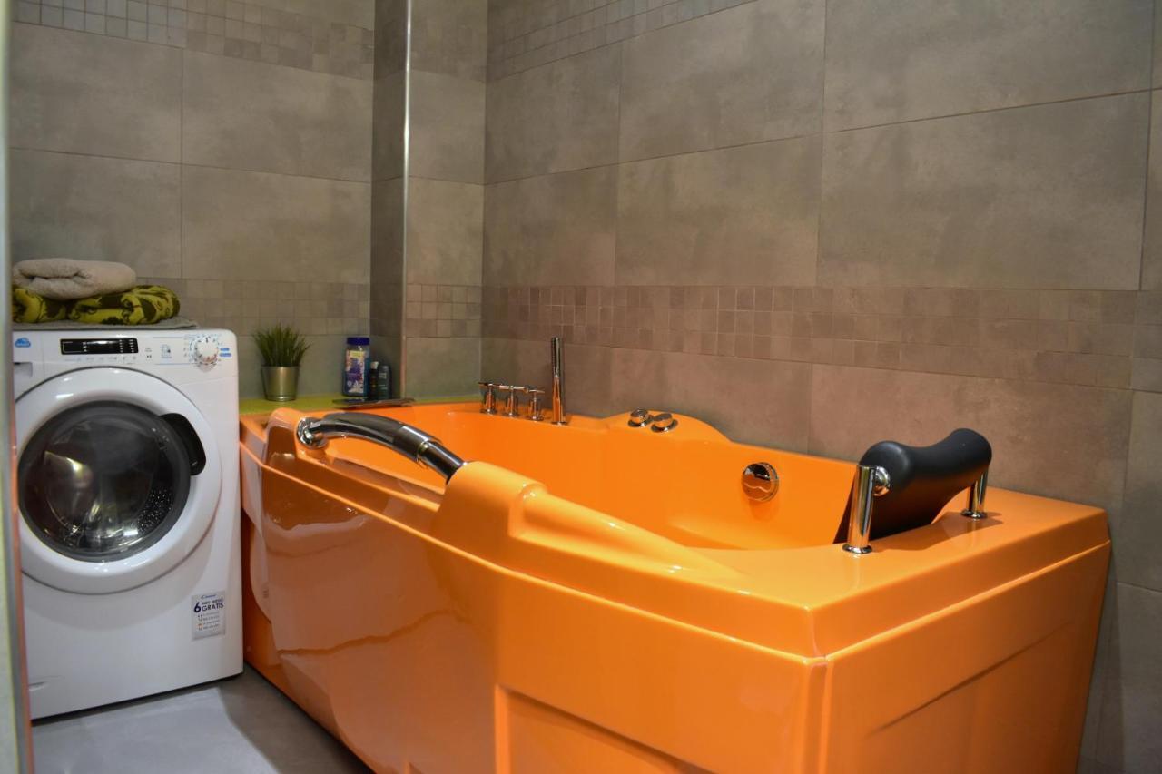 New Central Rooftop With Private Wellness, Sauna & Whirlpool Bath Prag Exteriör bild